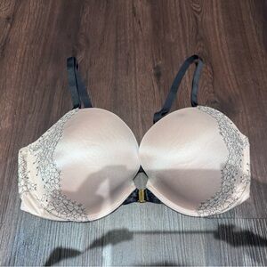 Victoria Secret Very Sexy Push Up Pigeonnant 38D Light Pink and Black